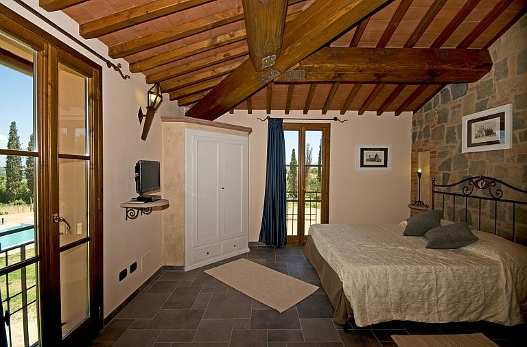 Country cottage with 4 bedrooms in Tuscany