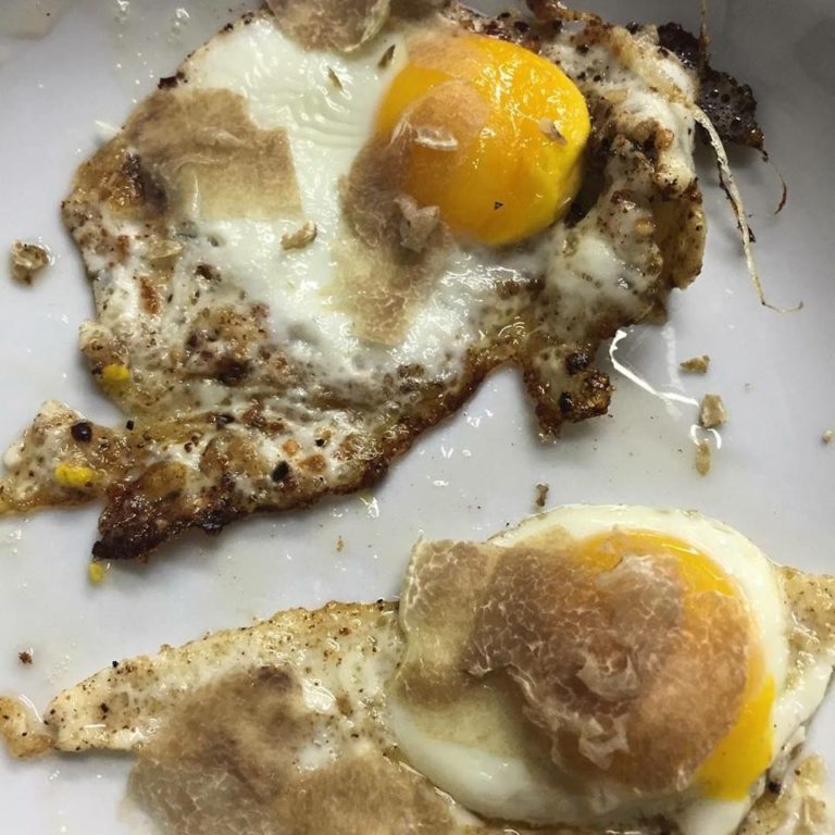 Fried eggs with shaved white truffles