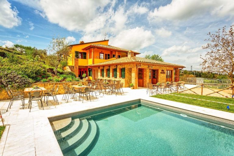 Villa with pool within walking distance from a town