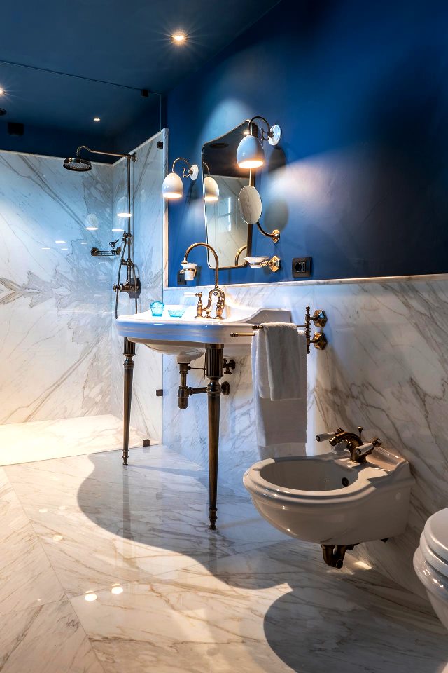 Luxury resort with marble bathrooms in Vinci