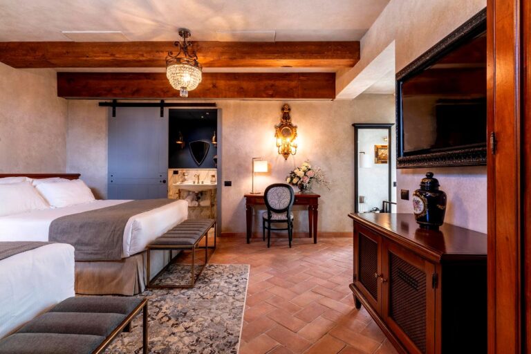 Accommodation in luxury resort in central Tuscany
