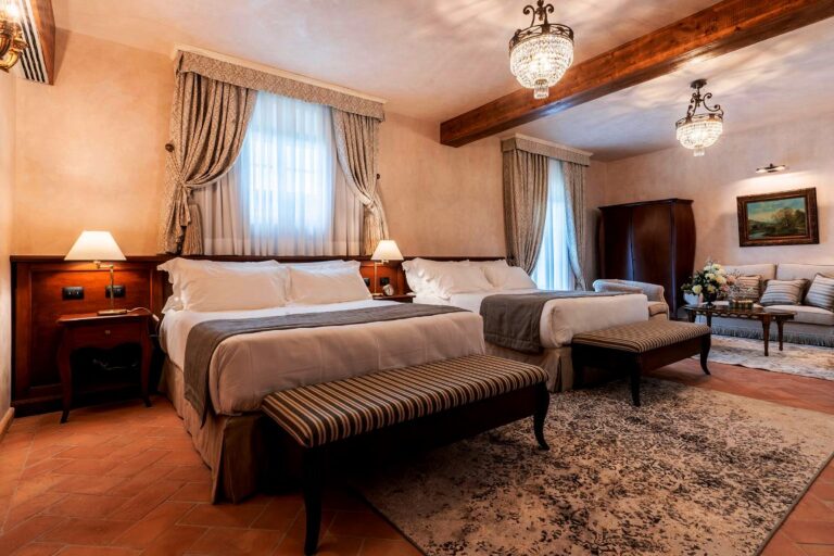 Large suites in Chianti Montalbano resort