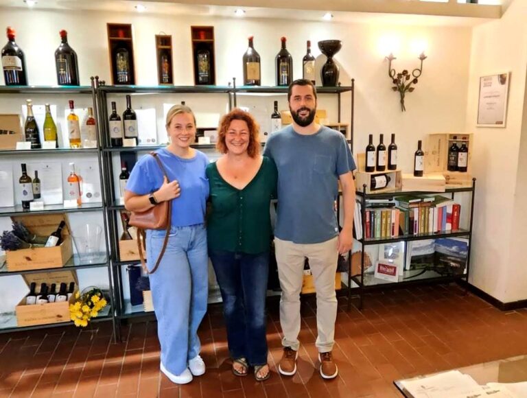 Wine tasting experience in Tuscany with Arianna & Friends